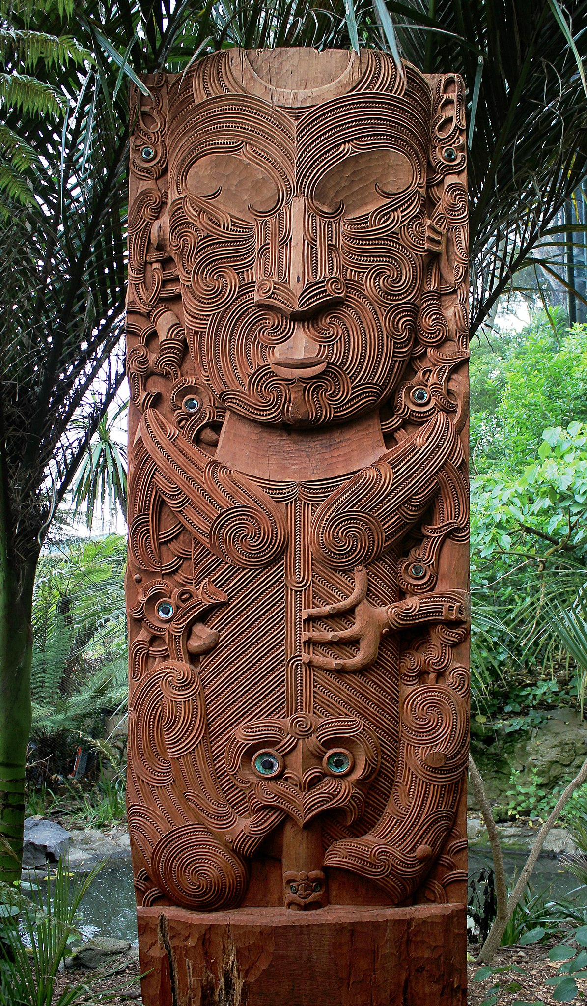 Tane nui a Rangi by Bernard Makoare, Manos Nathan, and Lyonel Grant.Photograph by Avenue., CC0, via Wikimedia Commons