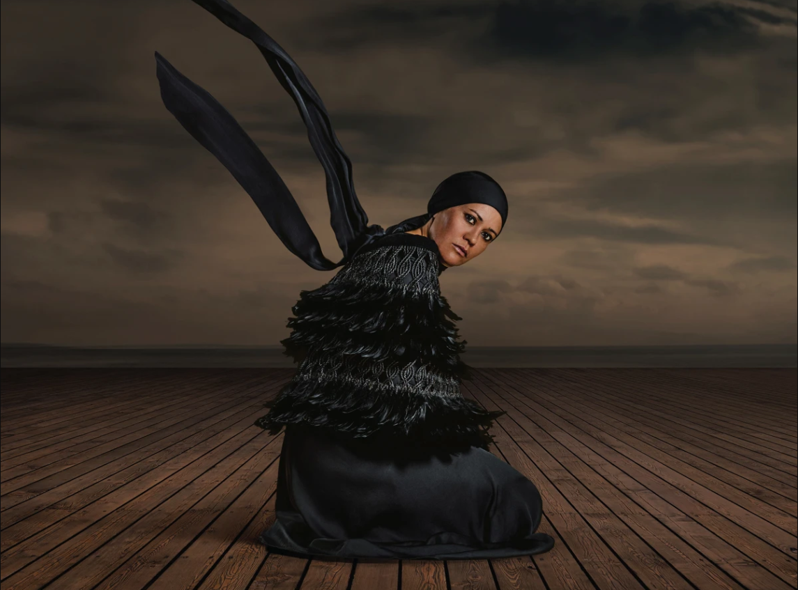 Tiri: Te Araroa Woman Far Walking