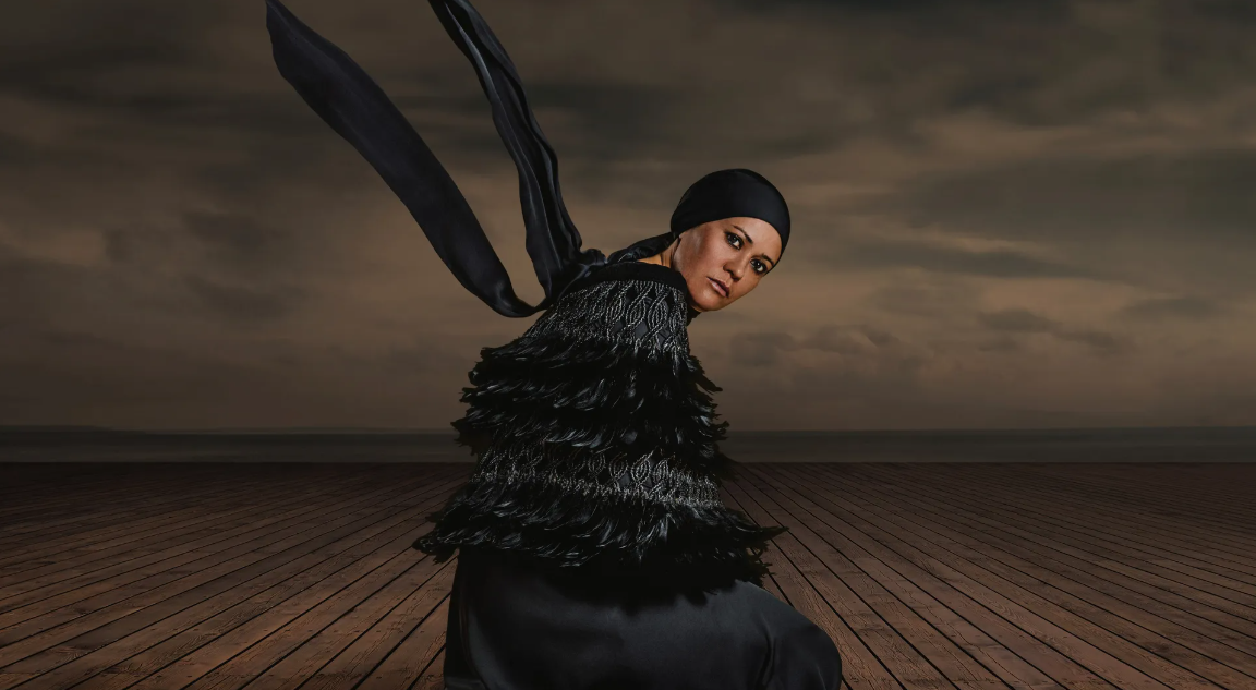 Tiri: Te Araroa Woman Far Walking