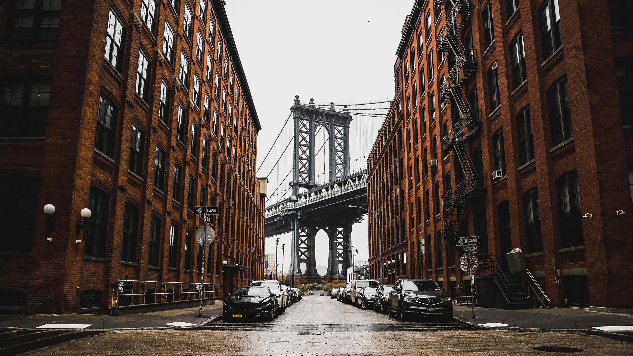 Brooklyn bridge from street view