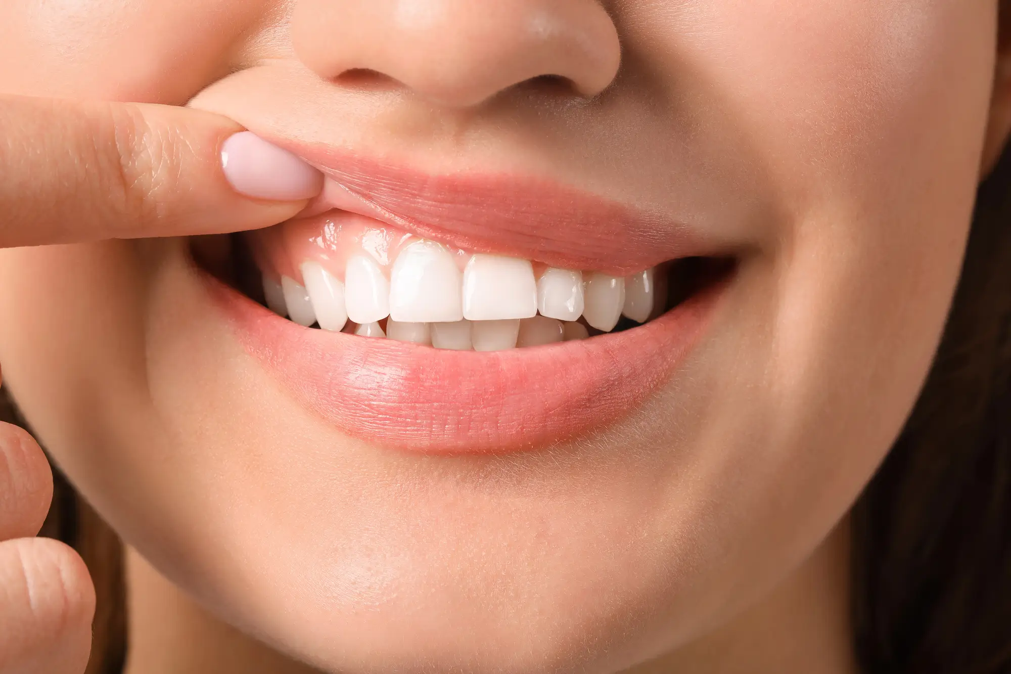 Bleeding Gums? Understanding the Early Warning Signs of Periodontal Disease 
