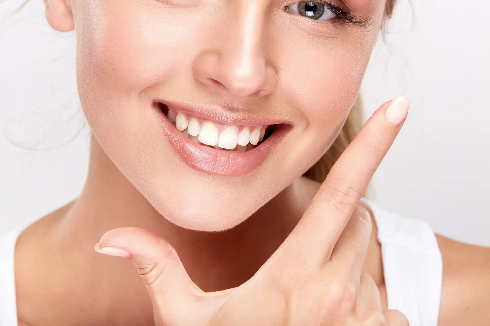 Top Essential Habits for Maintaining a Radiant Smile All Year Round 