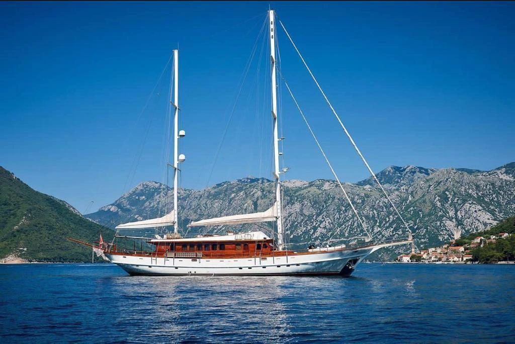 RIANA SAILING YACHT COMING TO LEBANON