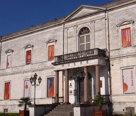 Devanture musée Hôtel Chais Monnet & Spa Cognac