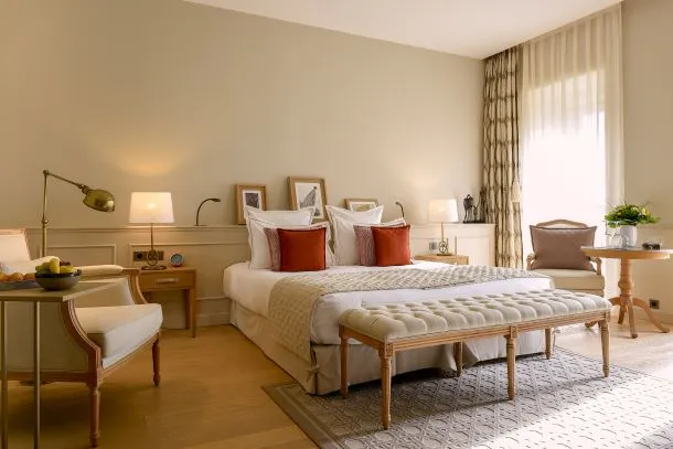 Grande chambre avec lit Hôtel Chais Monnet & Spa Cognac