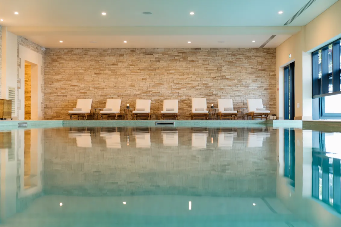 Piscine intérieur Hôtel Chais Monnet & Spa Cognac