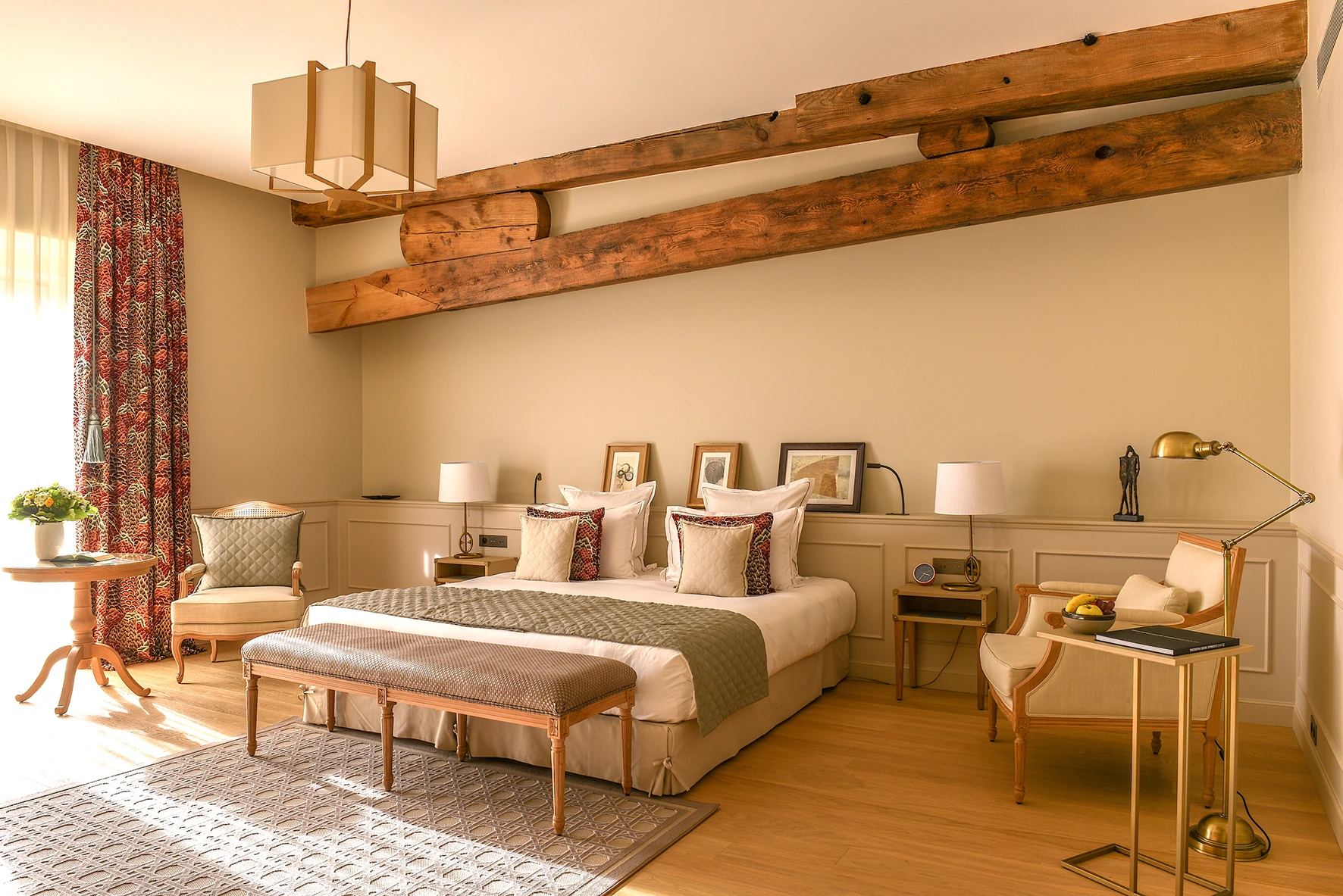 Large room coffee color Hotel Chais Monnet & Spa Cognac