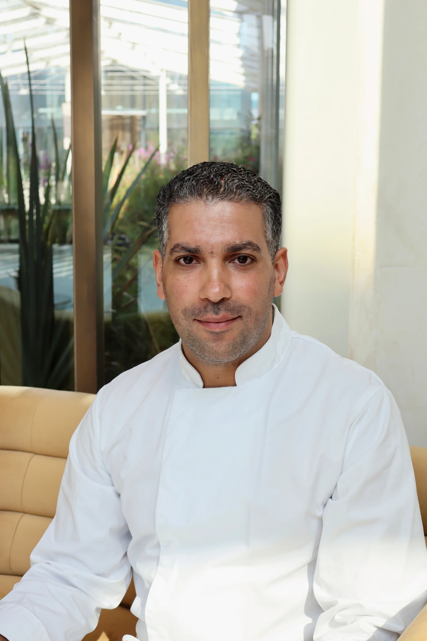 Préparation en cuisine d'un plat Hôtel Chais Monnet & Spa Cognac