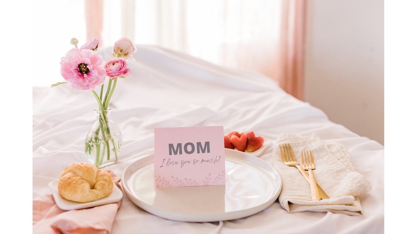 Moms perfect breakfast in bed with the Caraleya app