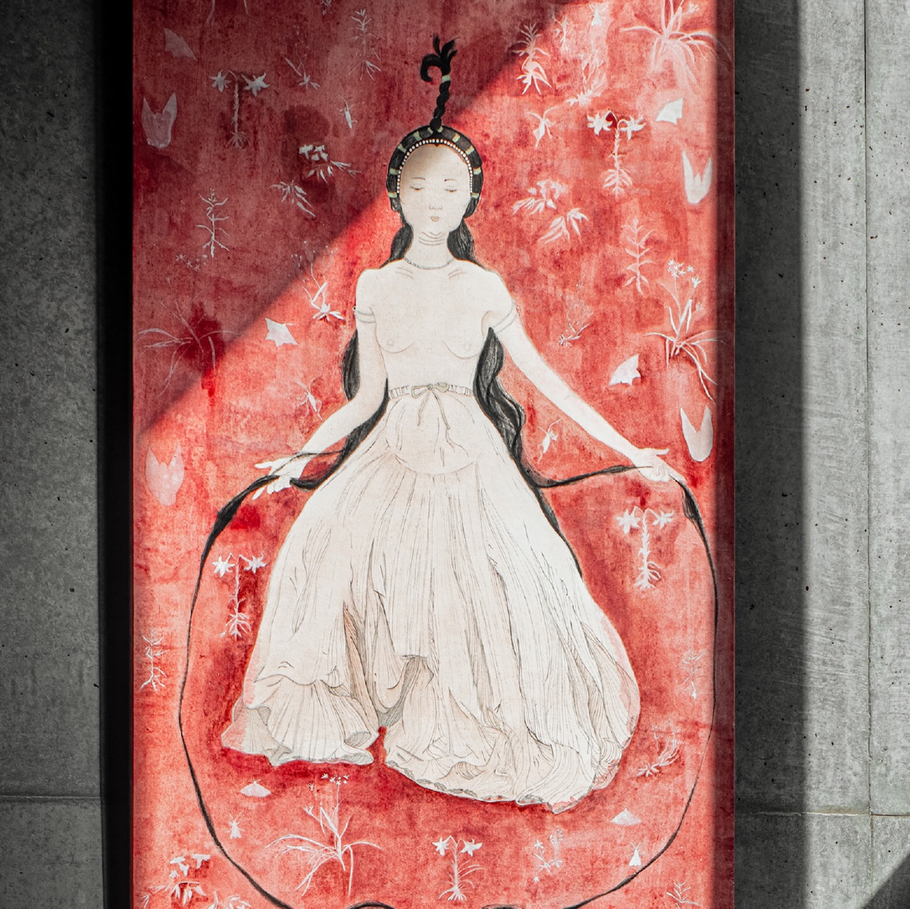 《夢與修羅 Asura in Dreams》盧芛個展於襲園美術館登場——母親也曾是女孩，她有感覺、有私慾，也會戰鬥。