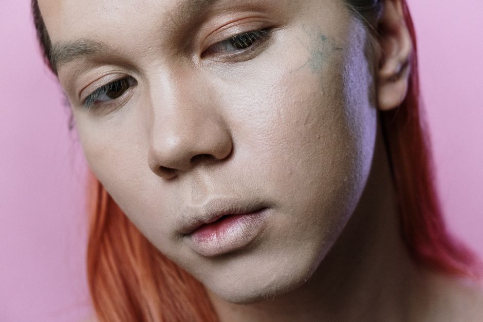 Best Makeup Concealer for Rosacea on Nose: Expert Guide