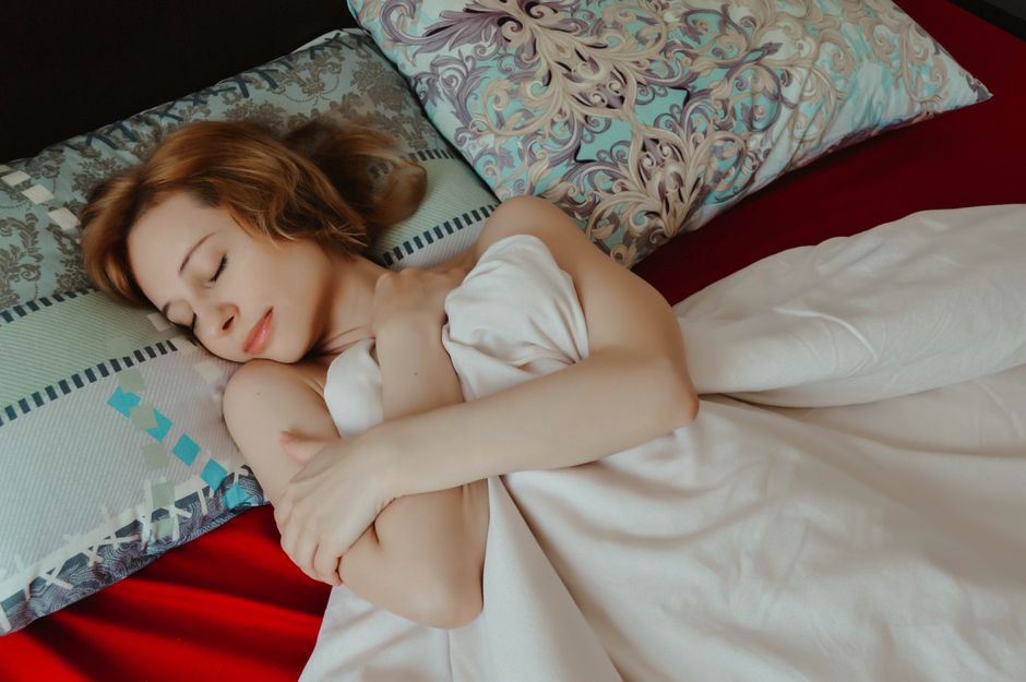 Do Silk Pillowcases Help With Acne? The Real Answer
