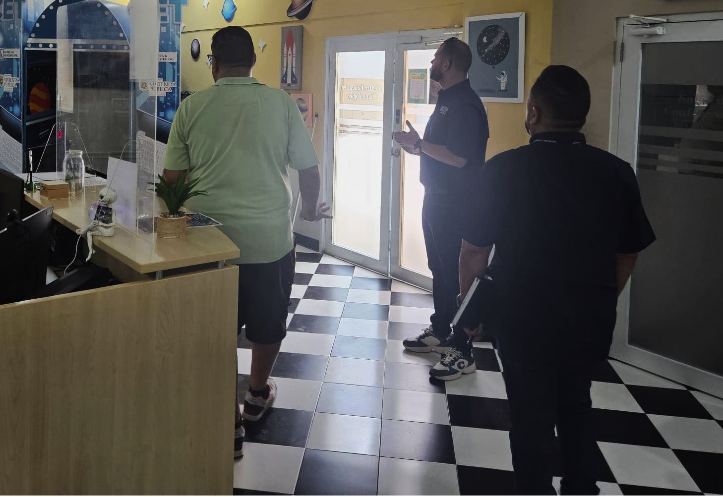 Administrador de AVP Visita Dos Proyectos de Mayagüez Foto 3