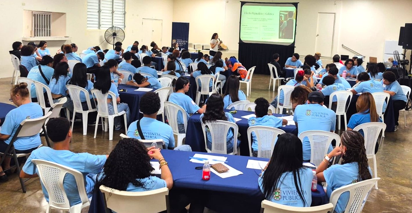 Se Adiestran Jóvenes Participantes de Empleo de Verano del Área 3 de AVP Foto 4