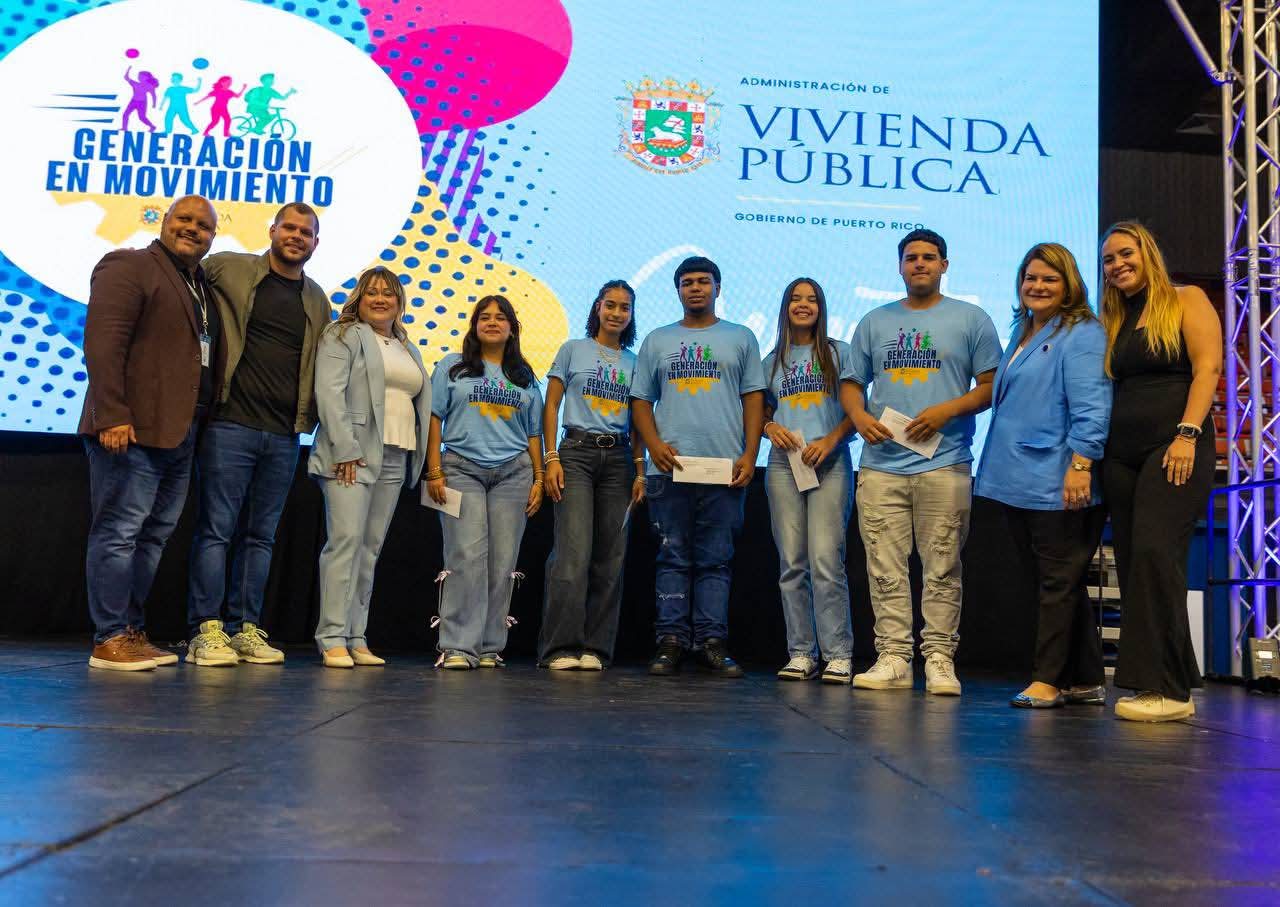 Gobernadora Reconoce Trabajo de Jóvenes - Foto 11