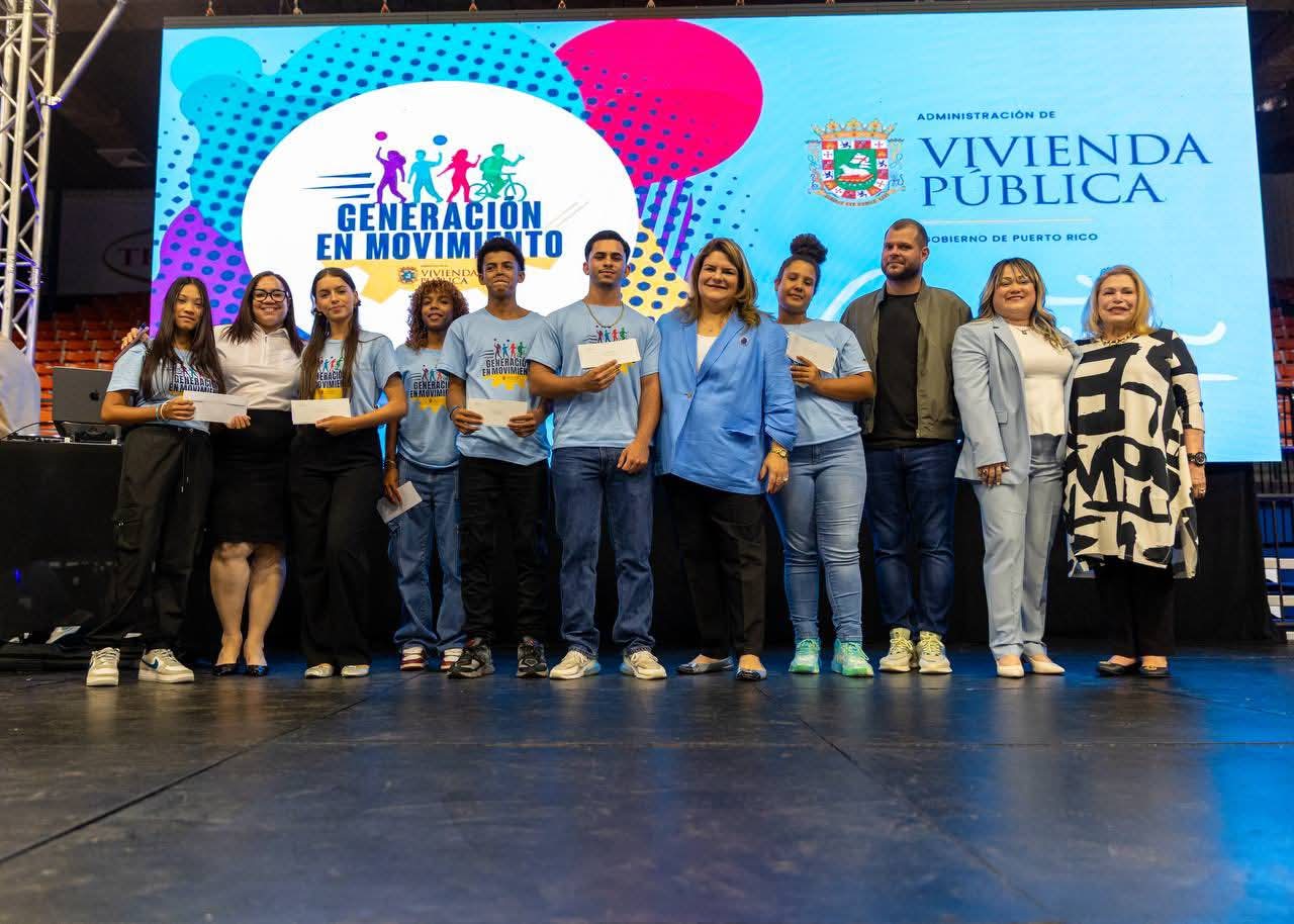 Gobernadora Reconoce Trabajo de Jóvenes - Foto 9