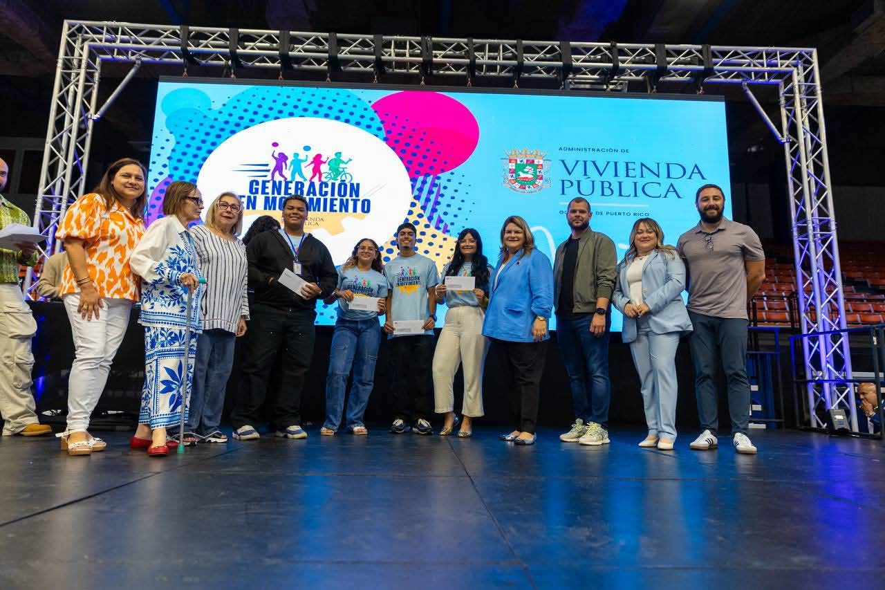 Gobernadora Reconoce Trabajo de Jóvenes - Foto 10