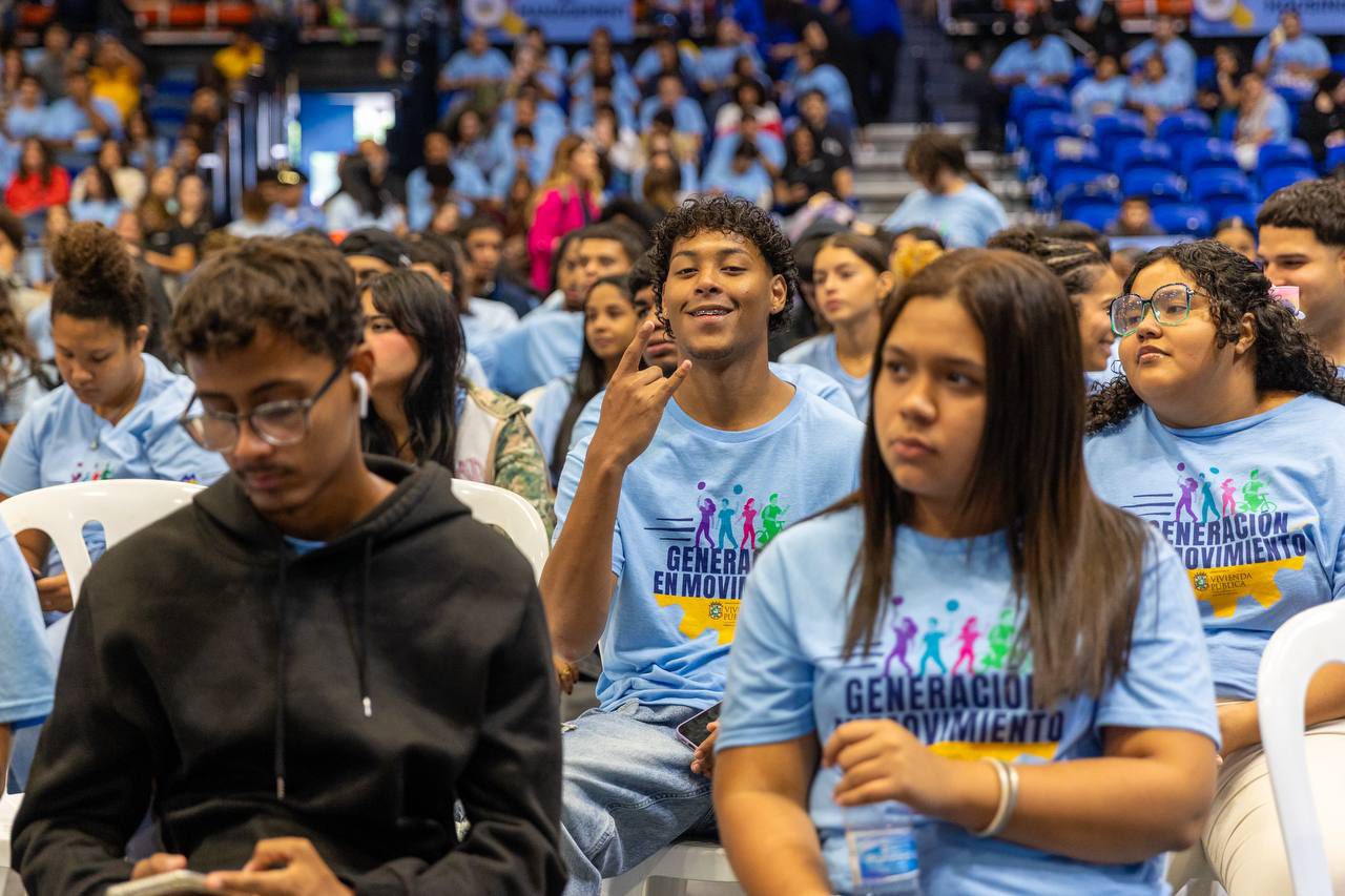 Gobernadora Reconoce Trabajo de Jóvenes - Foto 5