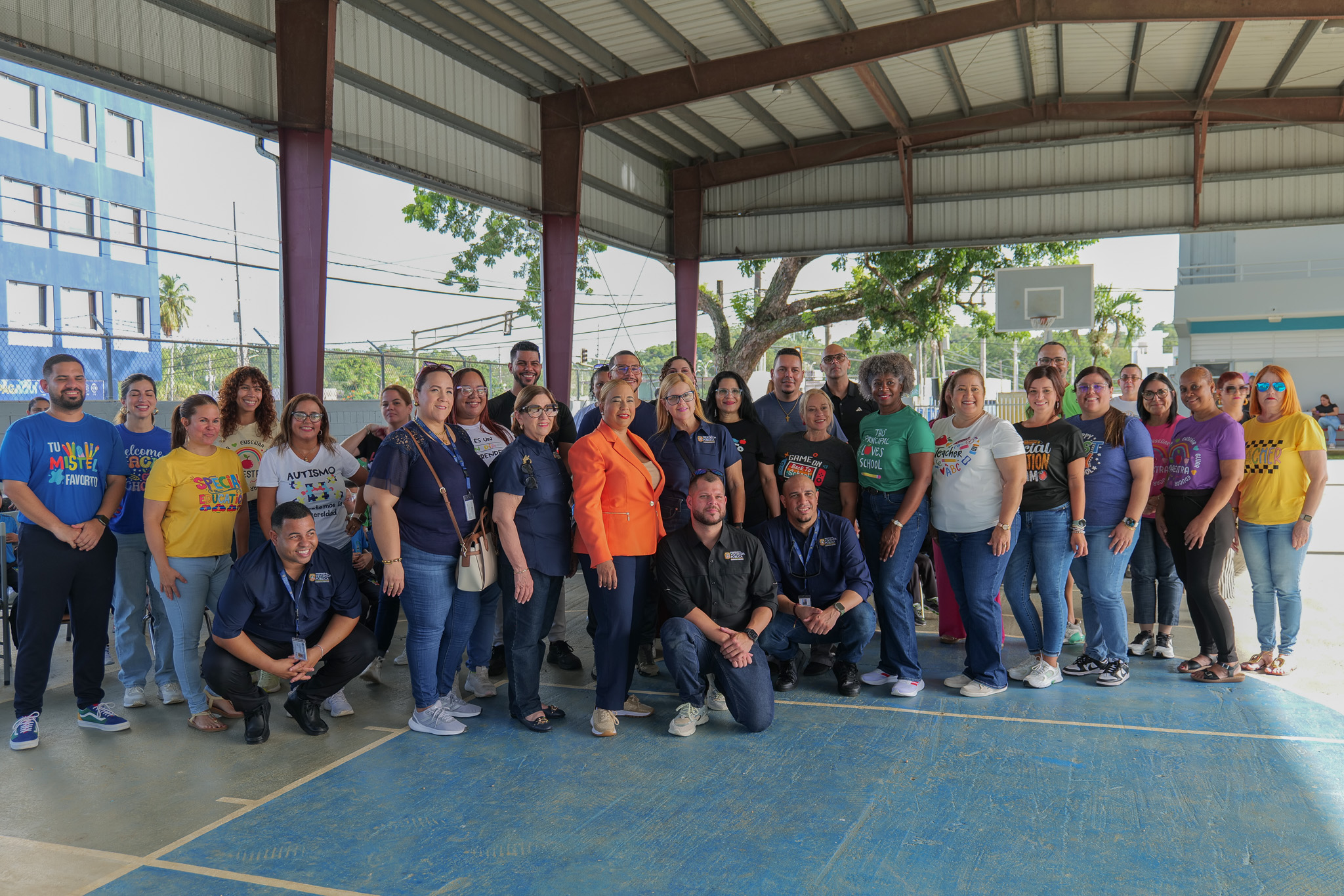 Vivienda y AVP Reciben Estudiantes en su Primer Día de Clases - Foto 1