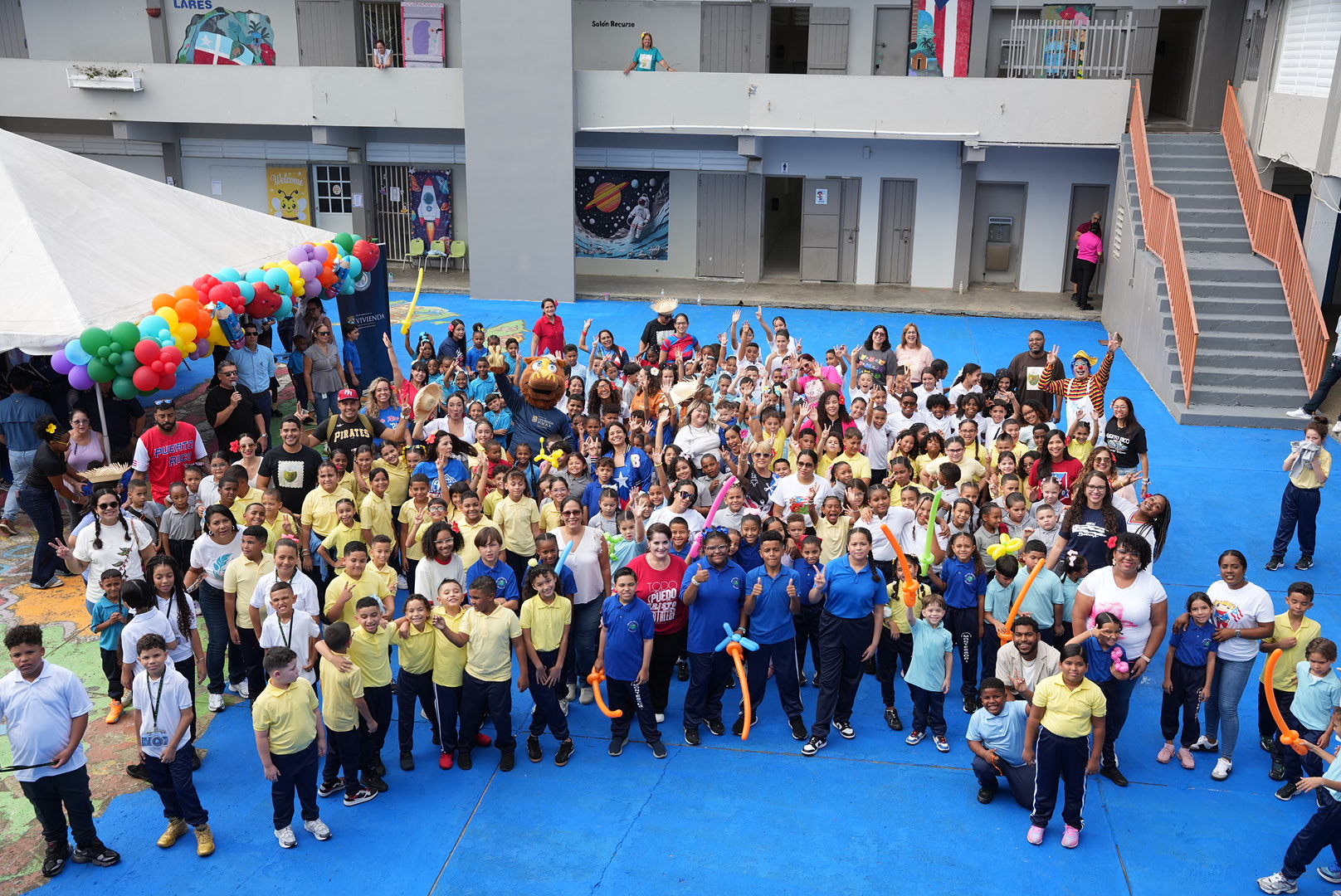 Vivienda y AVP Reciben Estudiantes en su Primer Día de Clases - Foto 9