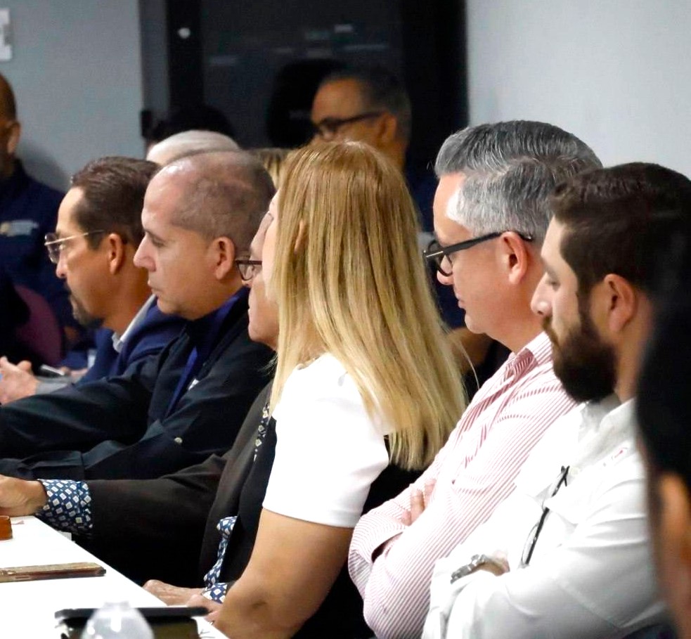 Secretaria y Administrador se Reúnen con Presidentes de Empresas que Administran Residenciales Públicos - Foto 4