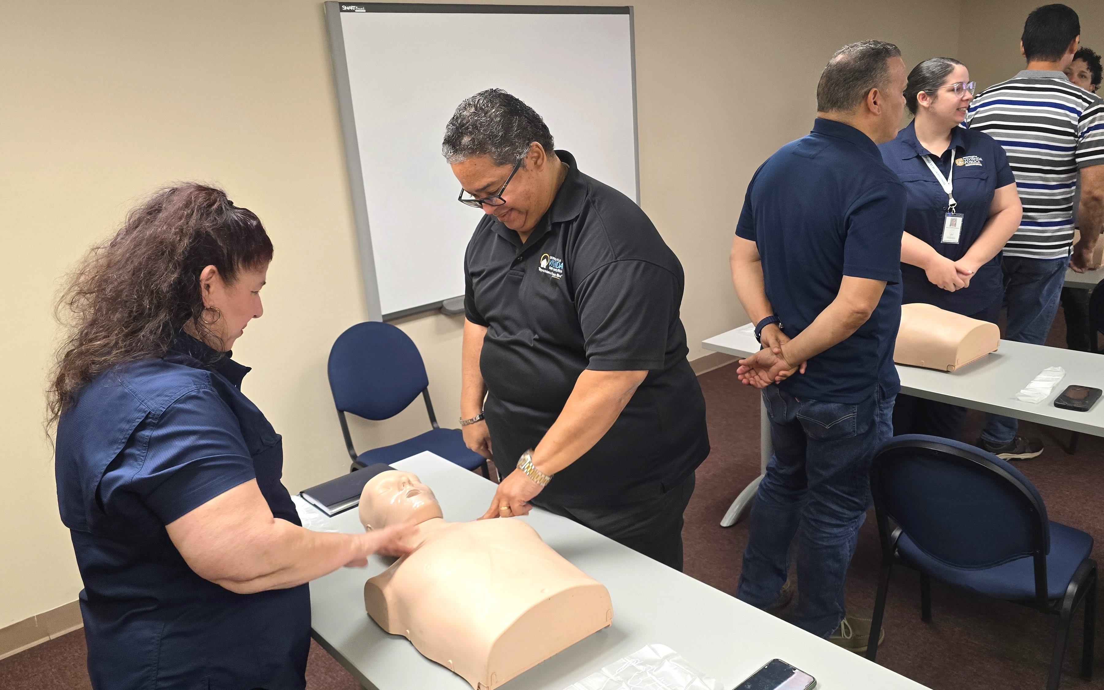 Reciben Adiestramiento en CPR Coordinadores - Foto 5