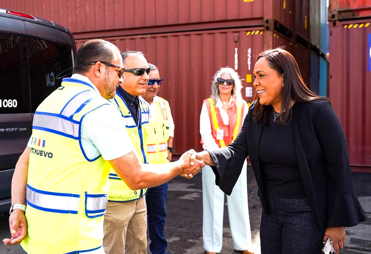 Furgones Repleto de Ayuda desde Puerto Rico - Foto 1