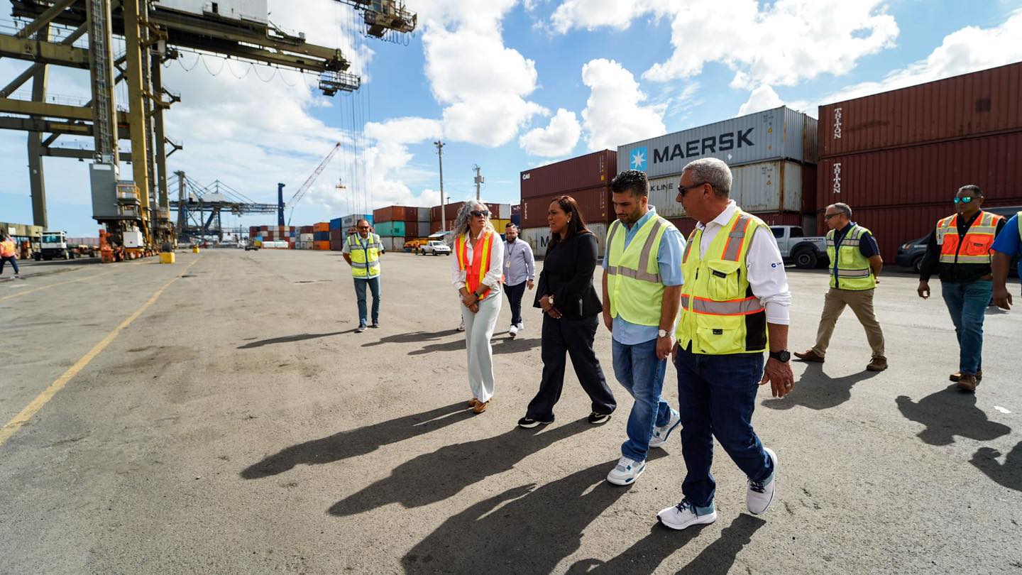 Furgones Repleto de Ayuda desde Puerto Rico - Foto 2
