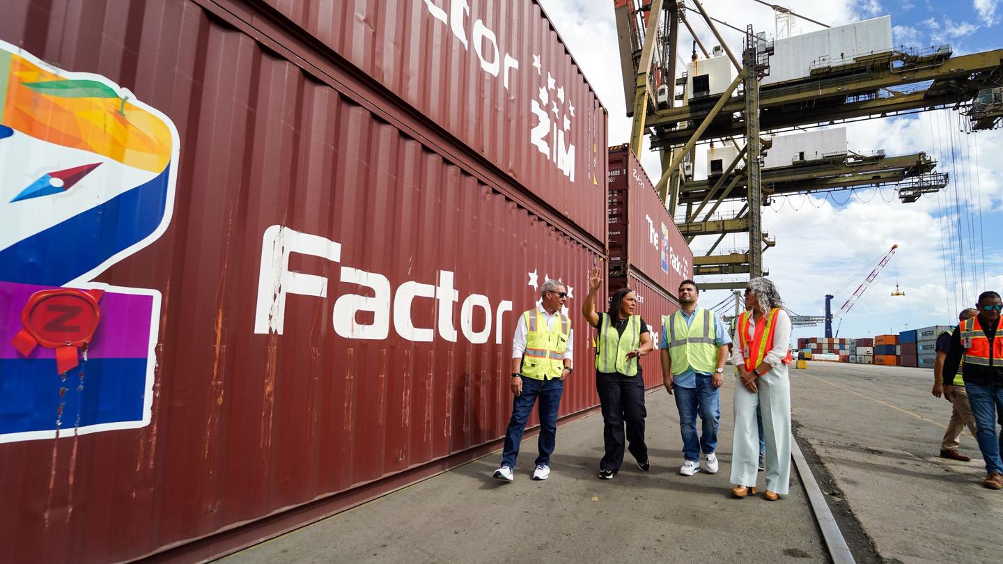 Furgones Repleto de Ayuda desde Puerto Rico - Foto 3