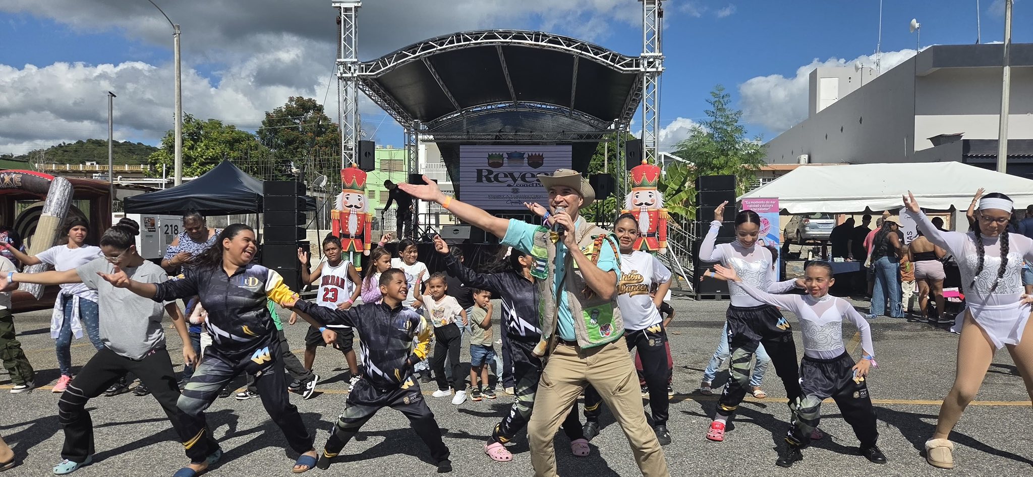 Entregan Juguetes en Patillas - Foto 7