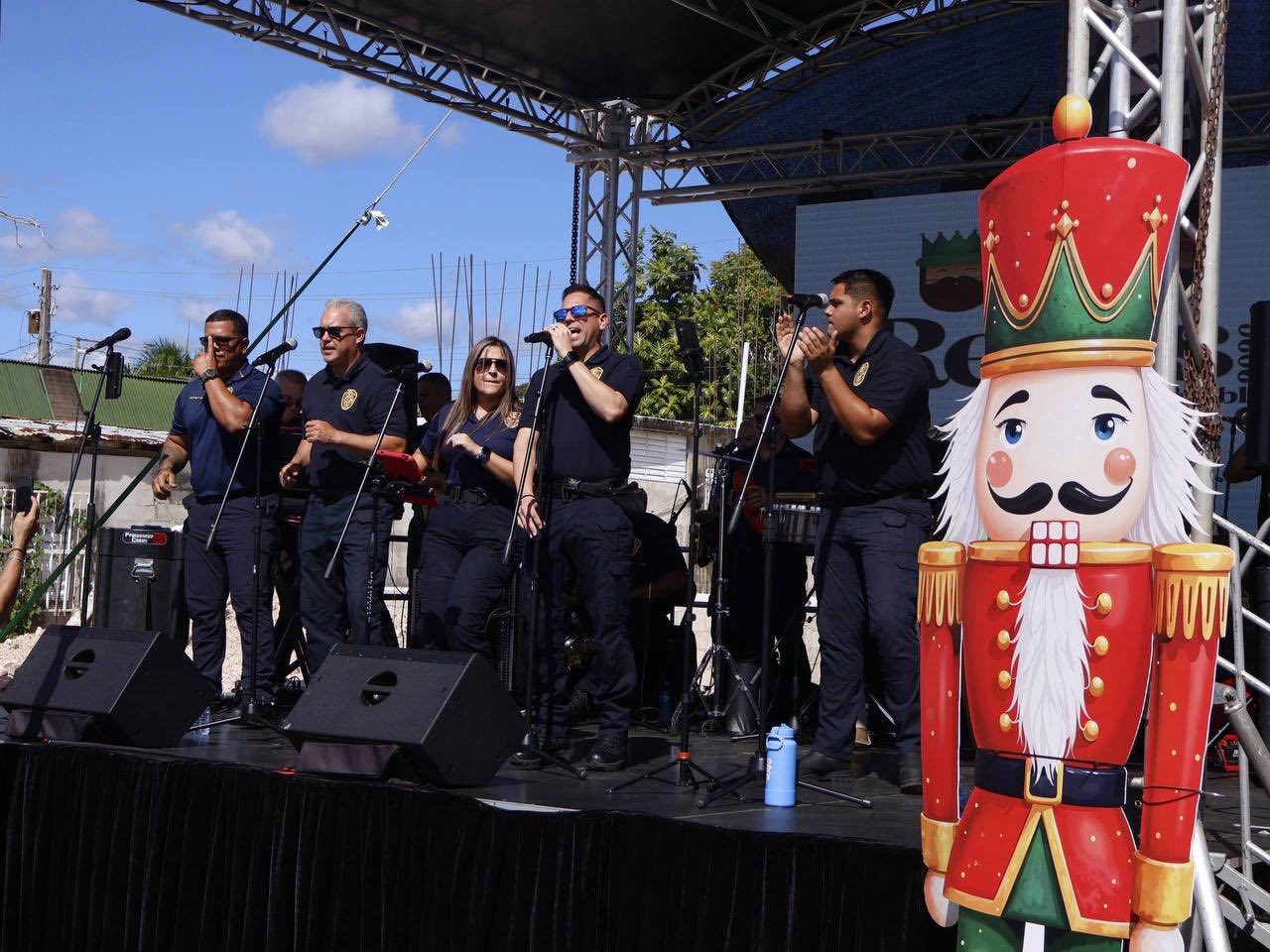 Entregan Juguetes en Patillas - Foto 9