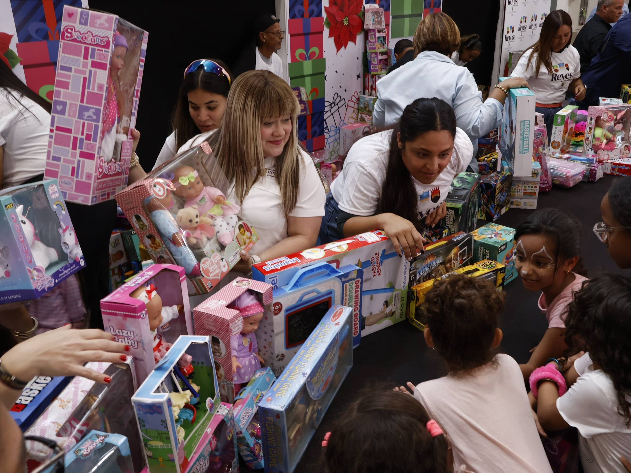 Entregan Juguetes en Patillas - Foto 2