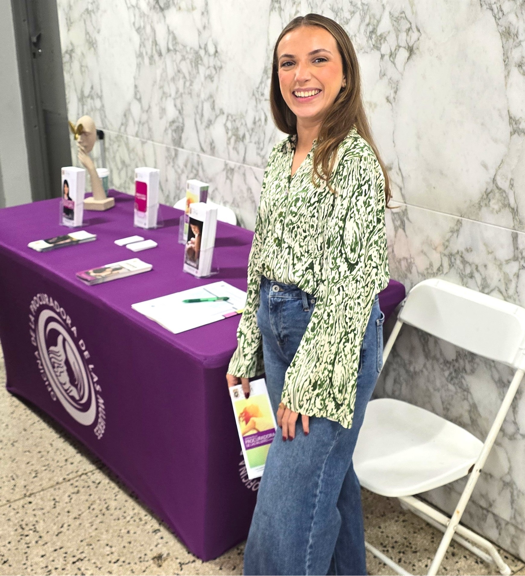 En Celebración de la Semana de la Mujer Emprendedores de AVP Visitan Oficinas de Vivienda - Foto 1
