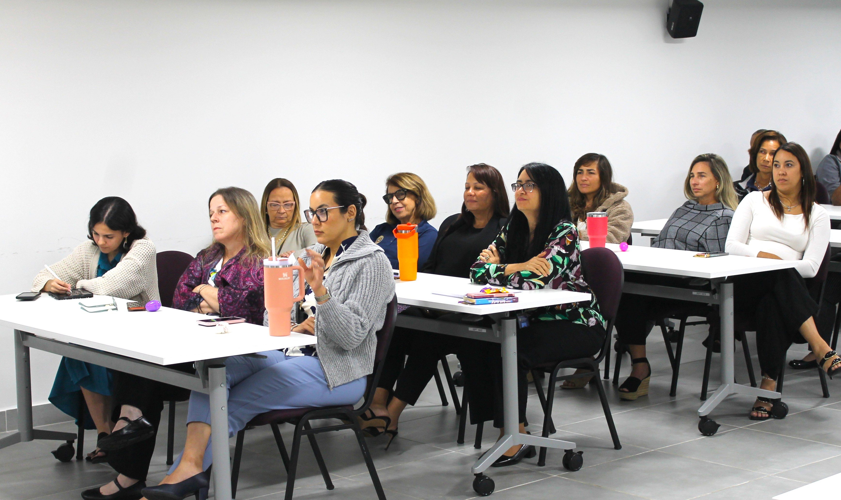 En la Semana de la Mujer, Vivienda Ofrece Taller de Empoderamiento - Foto 1