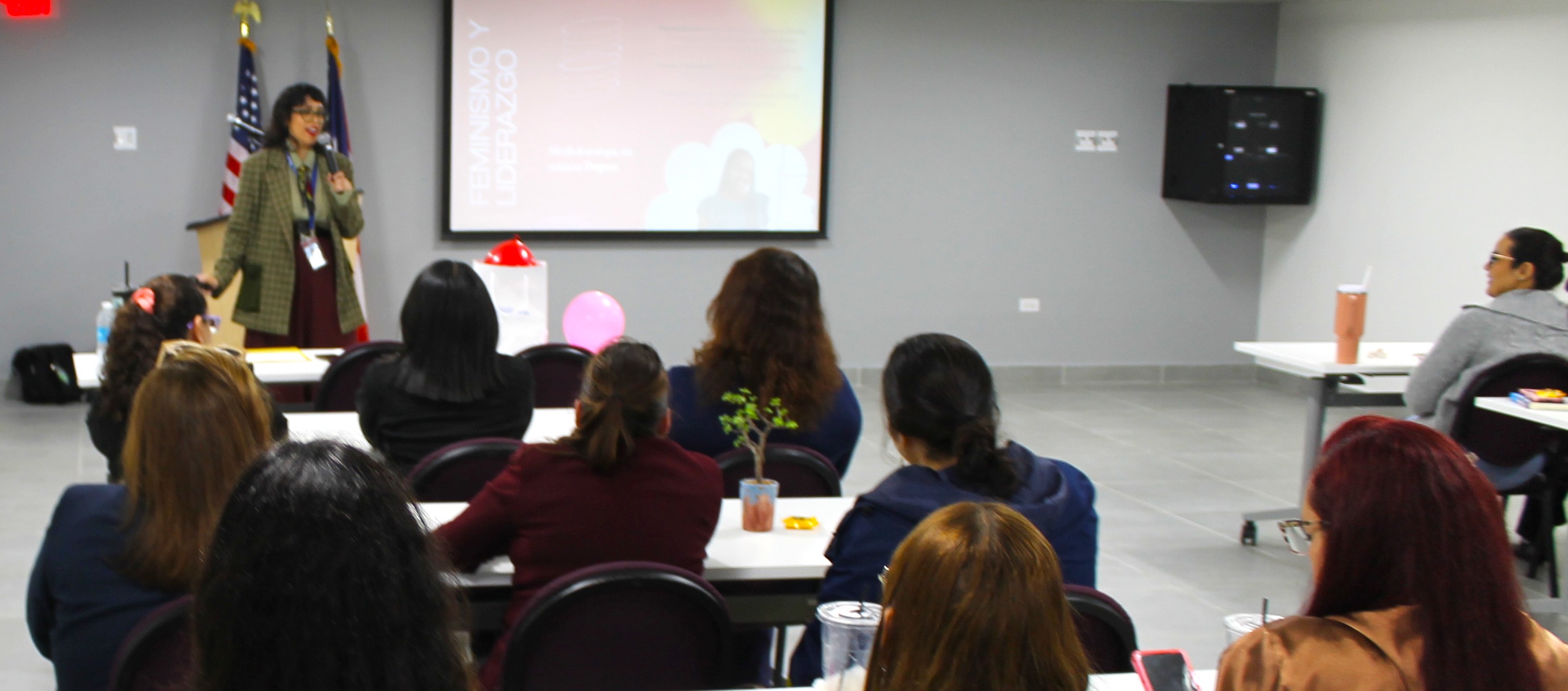 En la Semana de la Mujer, Vivienda Ofrece Taller de Empoderamiento - Foto 3