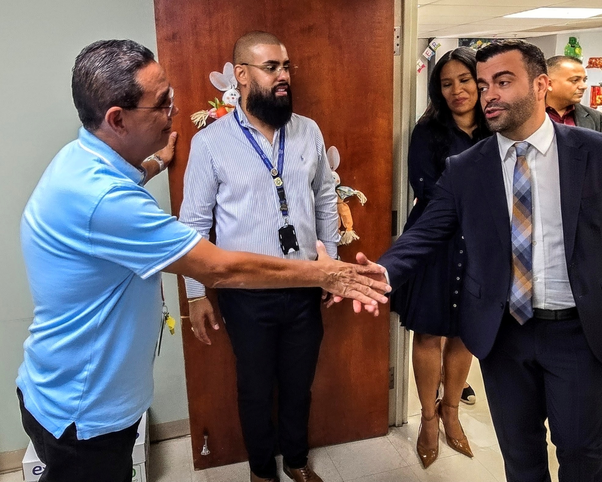 Secretario Interino de Vivienda Inicia Trabajos - Foto 9