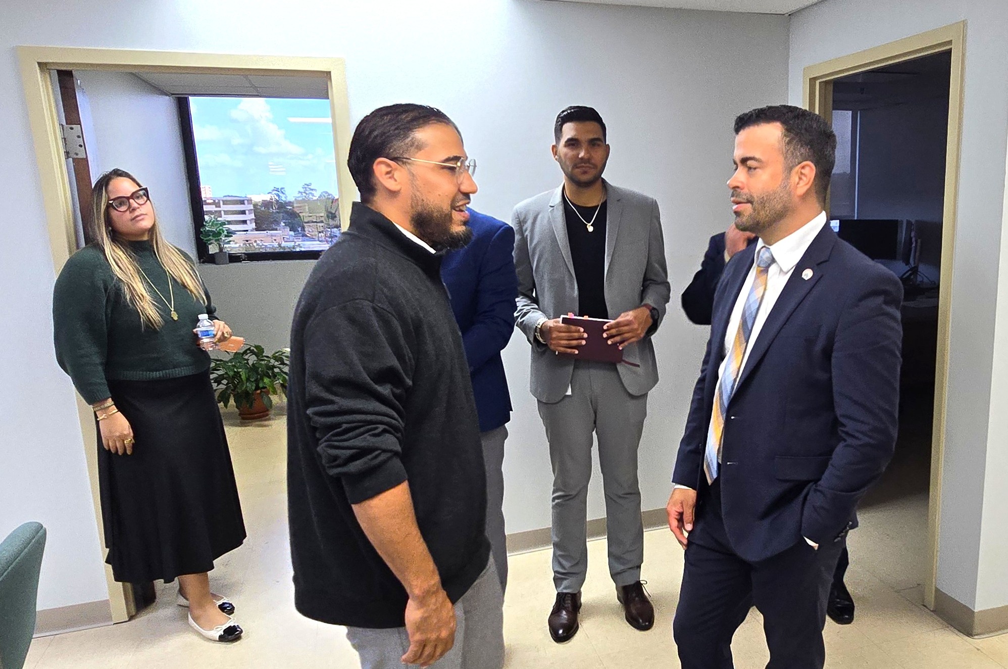Secretario Interino de Vivienda Inicia Trabajos - Foto 12