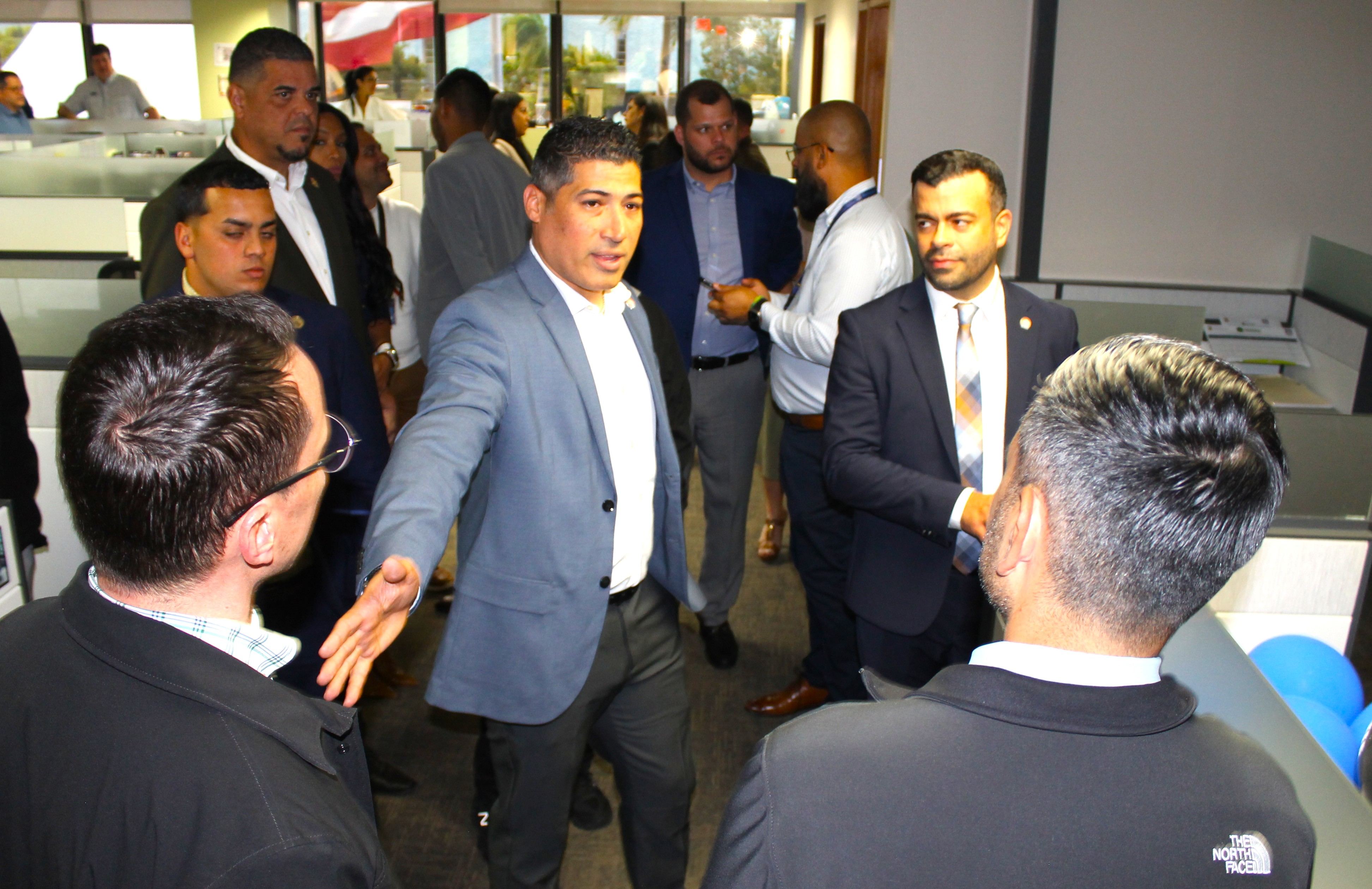 Secretario Interino de Vivienda Inicia Trabajos - Foto 20