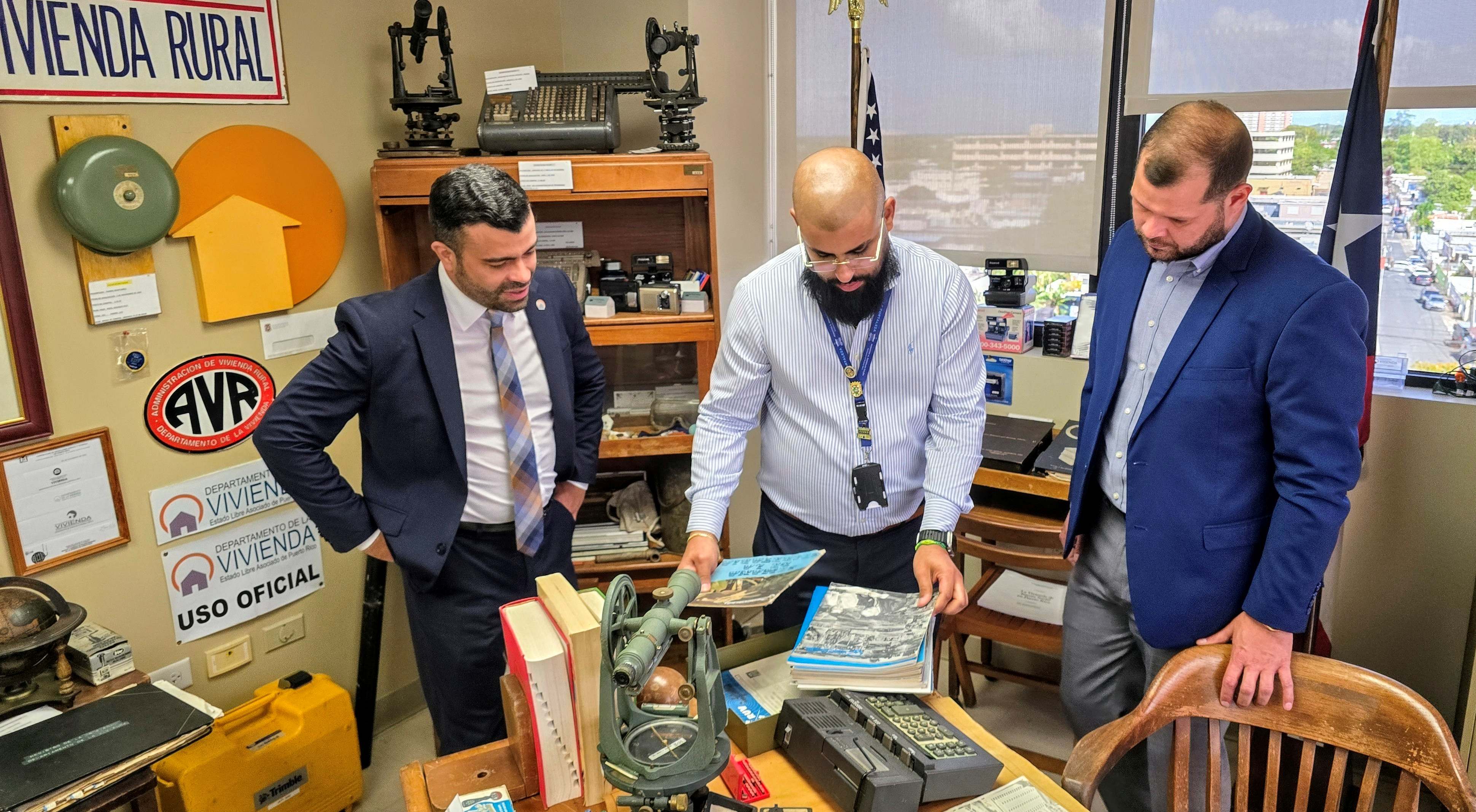 Secretario Interino de Vivienda Inicia Trabajos - Foto 6