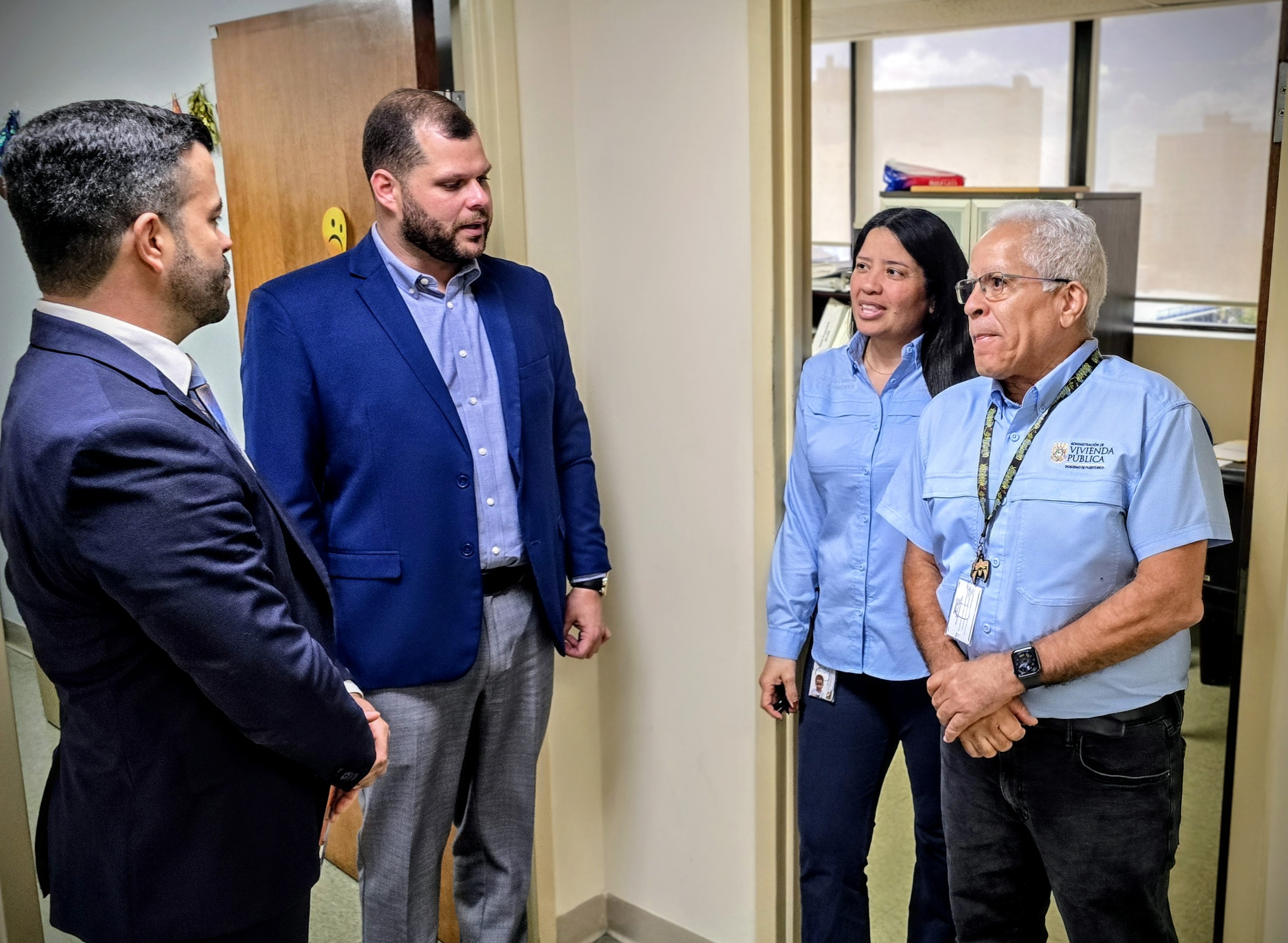 Secretario Interino de Vivienda Inicia Trabajos - Foto 2