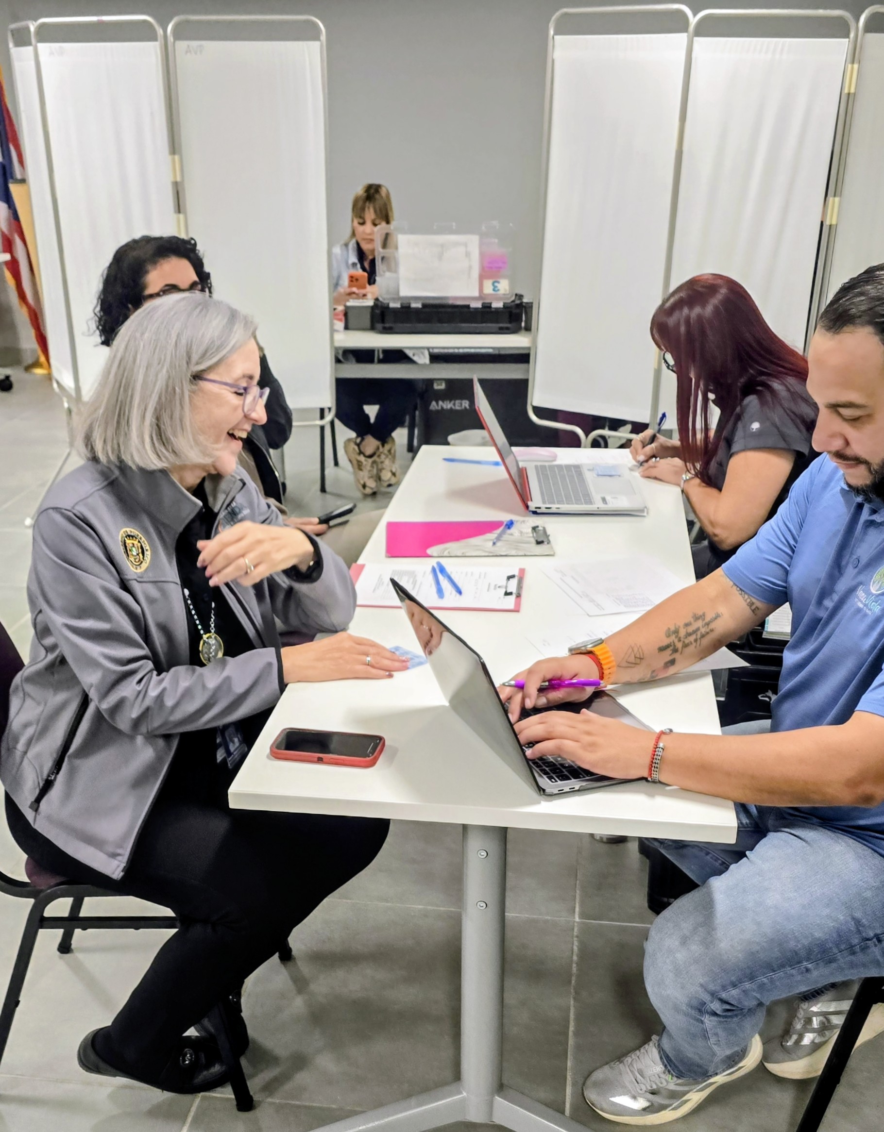 Empleados del Departamento de la Vivienda Participan de Vacunación - Foto 3