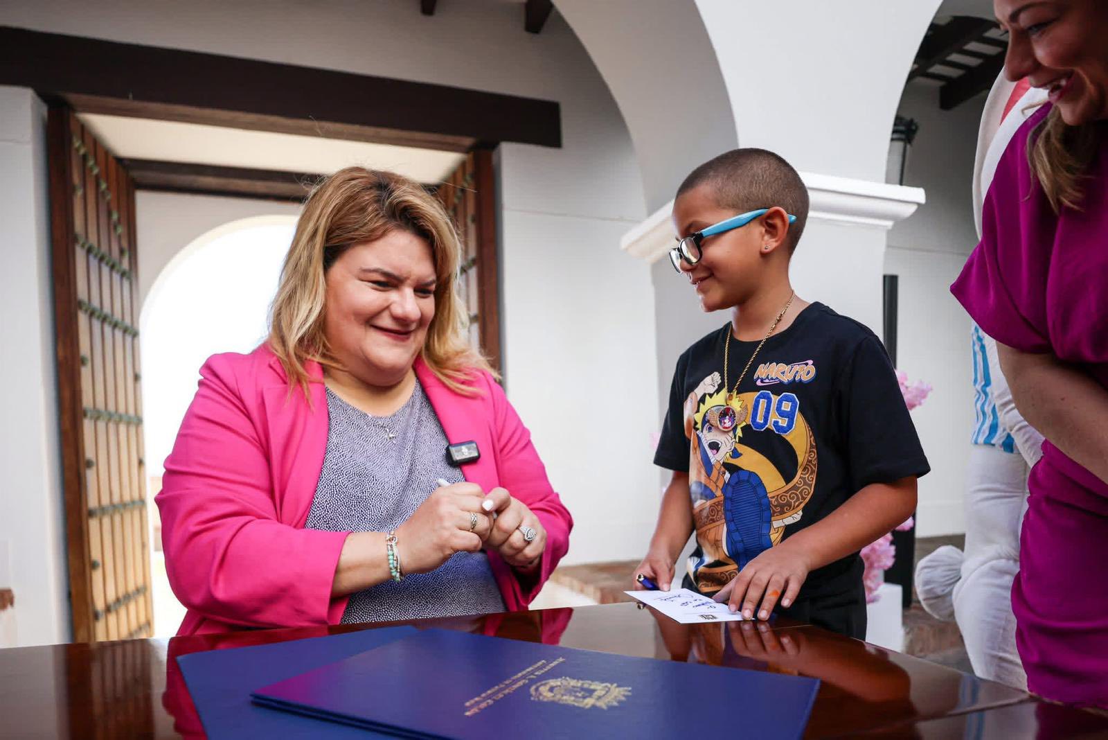 Niños de Residenciales Públicos son Recibidos en La Fortaleza con Motivo de la Pascua Florida - Foto 2