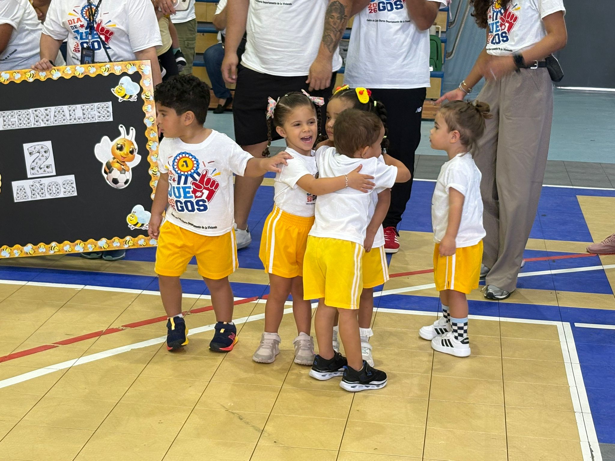 Centro de Cuidado Diurno de Vivienda Tienen su Día de Juegos - Foto 5