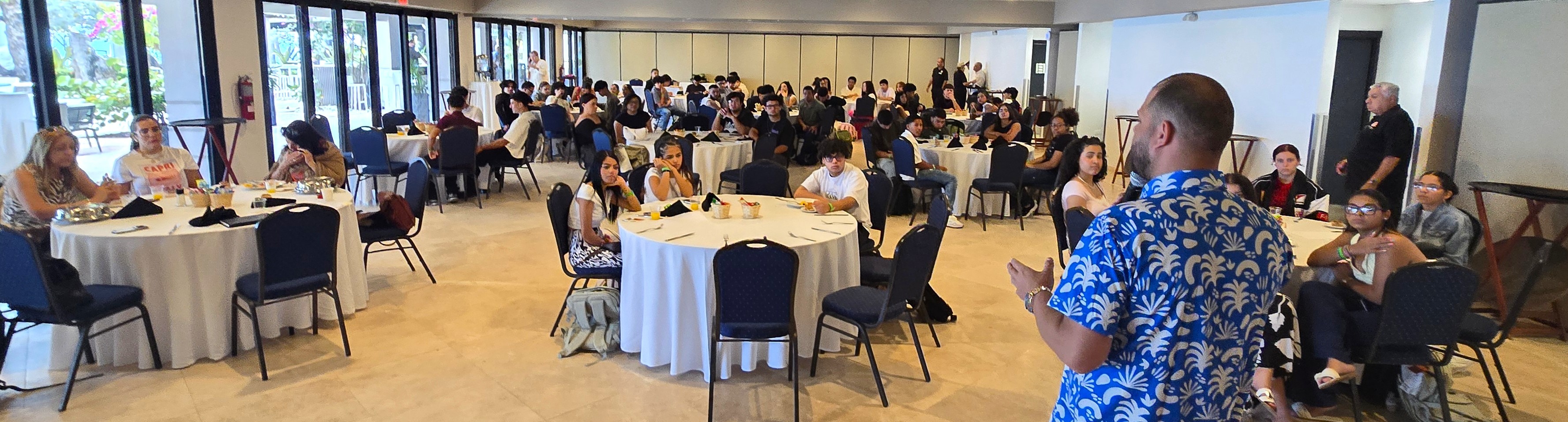 Vivienda Ofrece Actividad de Cierre a Jóvenes de Empleo de Verano 2026