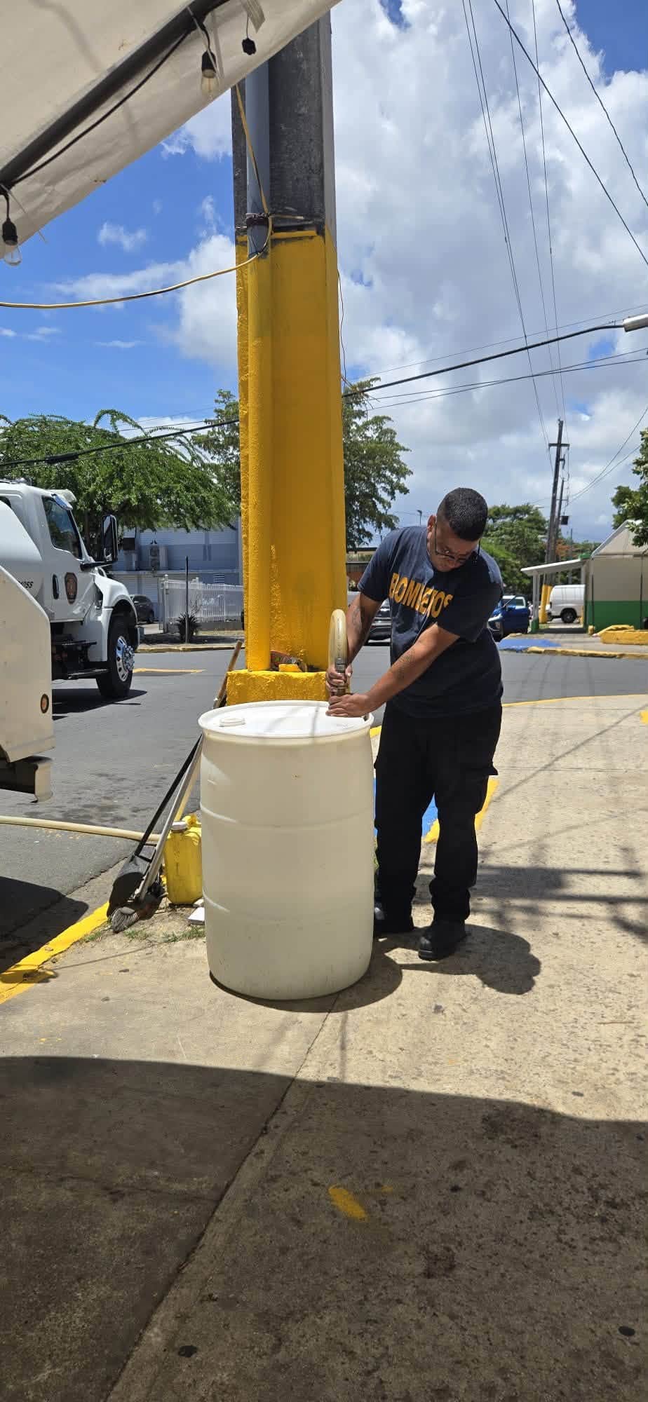 Unidos a Residentes Afectados por Falta de Agua - Foto 6