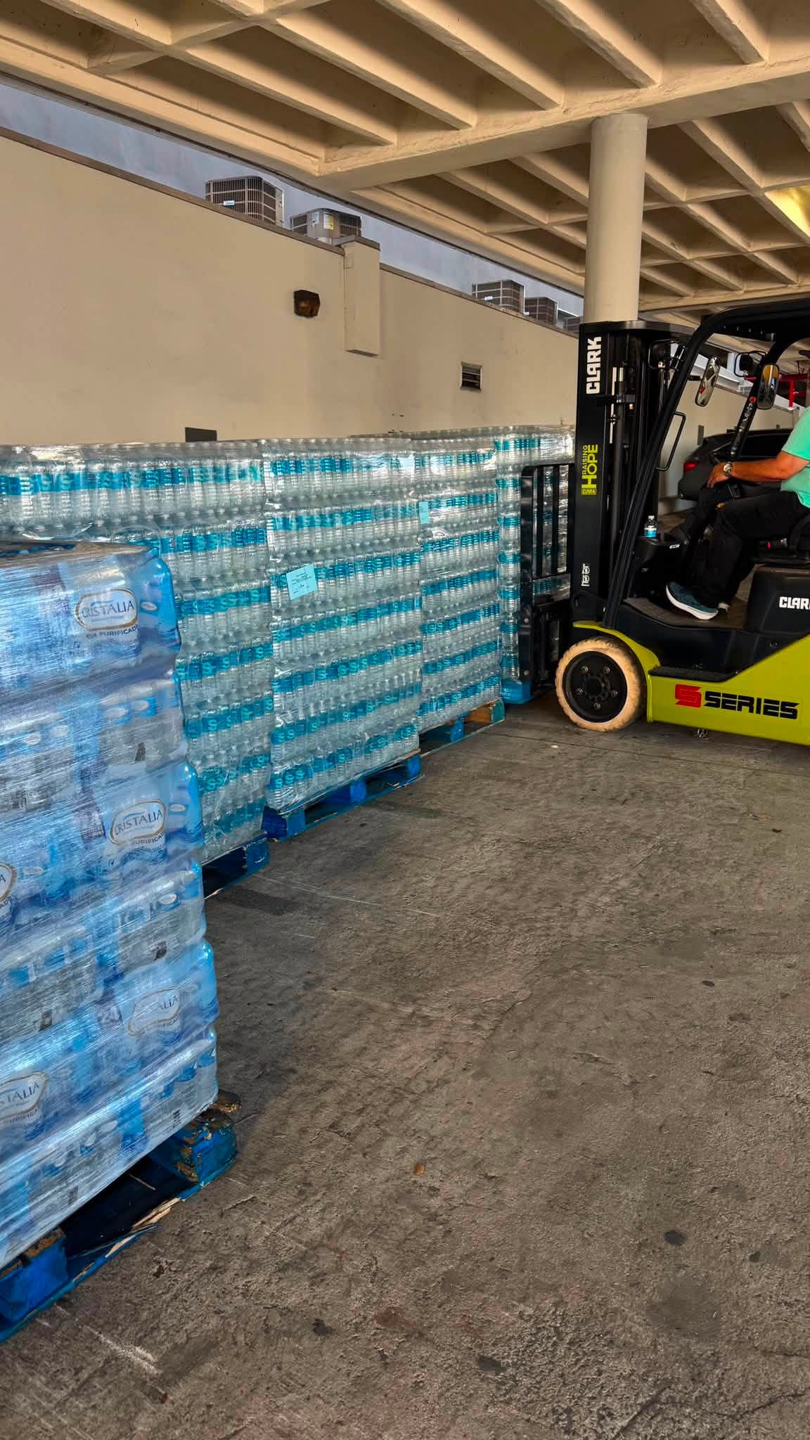 Unidos a Residentes Afectados por Falta de Agua - Foto 2