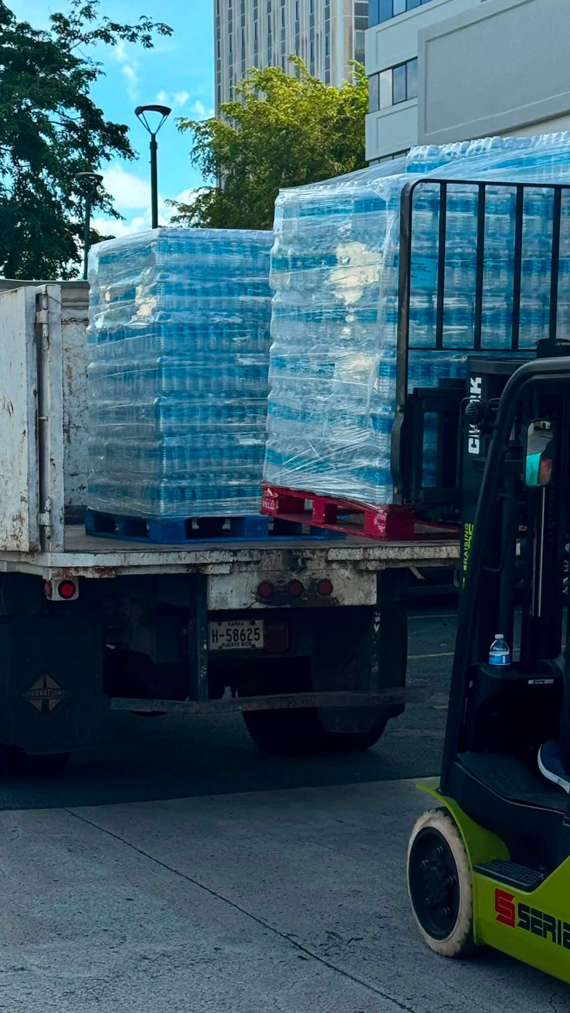 Unidos a Residentes Afectados por Falta de Agua - Foto 1