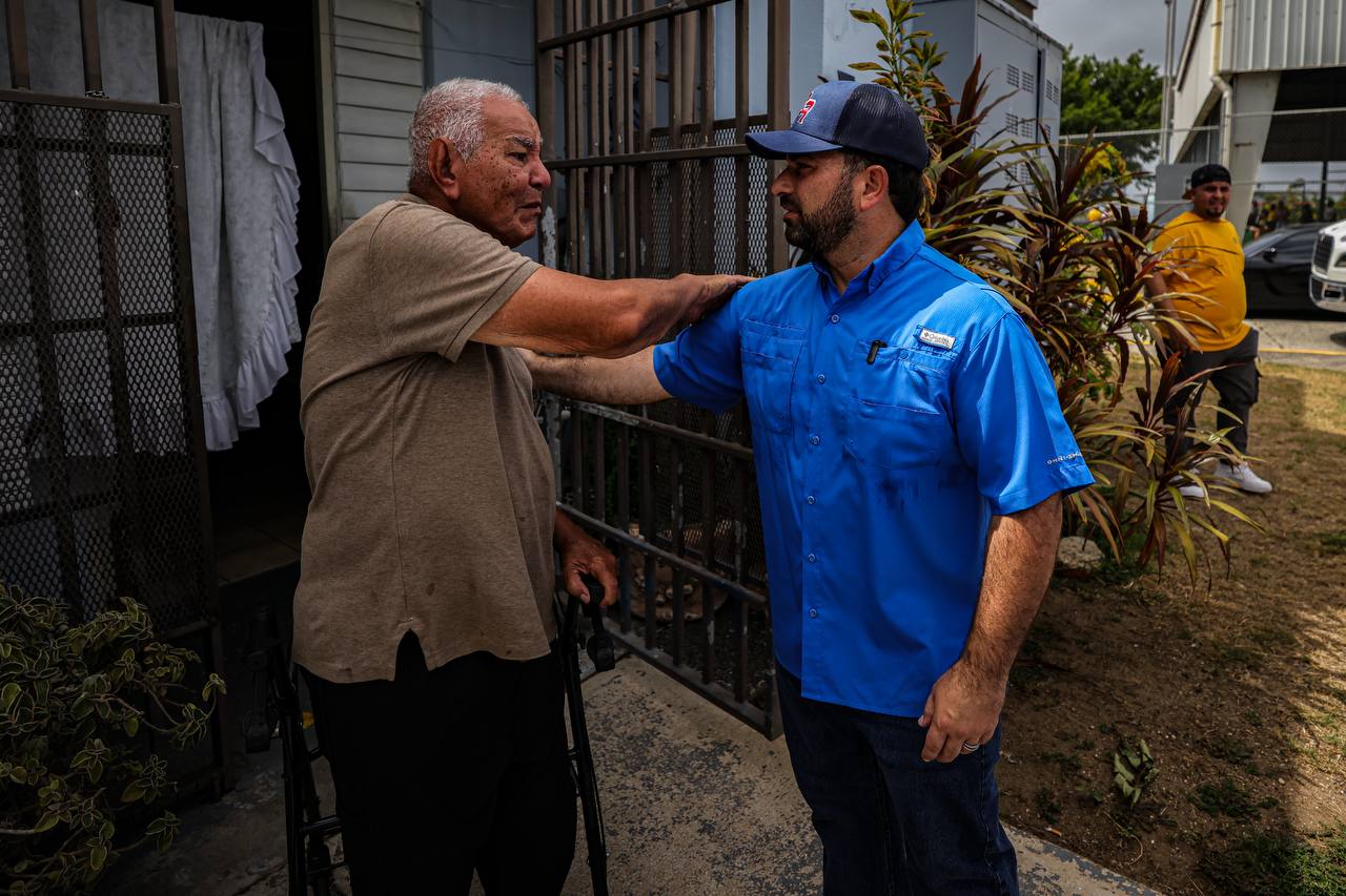 Jose Yovín Inicia Entrega de Cisternas en Residenciales Públicos - Foto 4