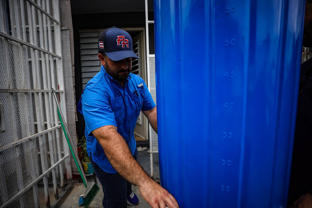 Jose Yovín Inicia Entrega de Cisternas en Residenciales Públicos - Foto 5