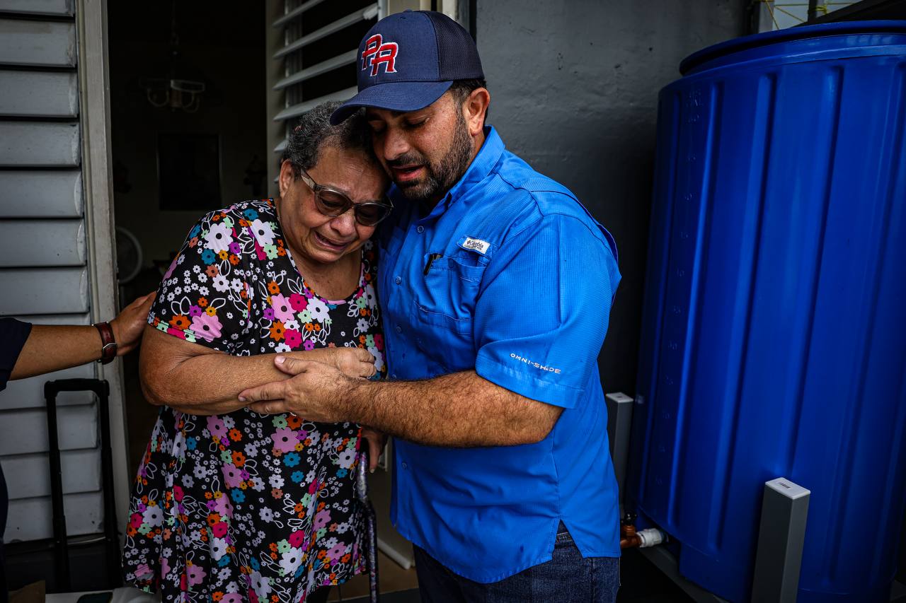 Jose Yovín Inicia Entrega de Cisternas en Residenciales Públicos - Foto 6
